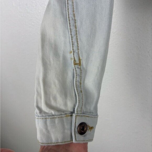 Forever 21 Small Women's Light Blue Wash Denim Distressed Jean Jacket Cropped - Picture 3 of 11